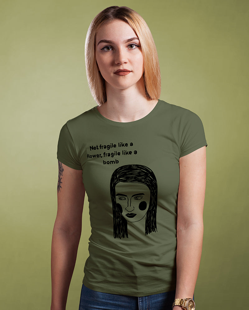 Bomba gibiyiz! Kadın Tişört