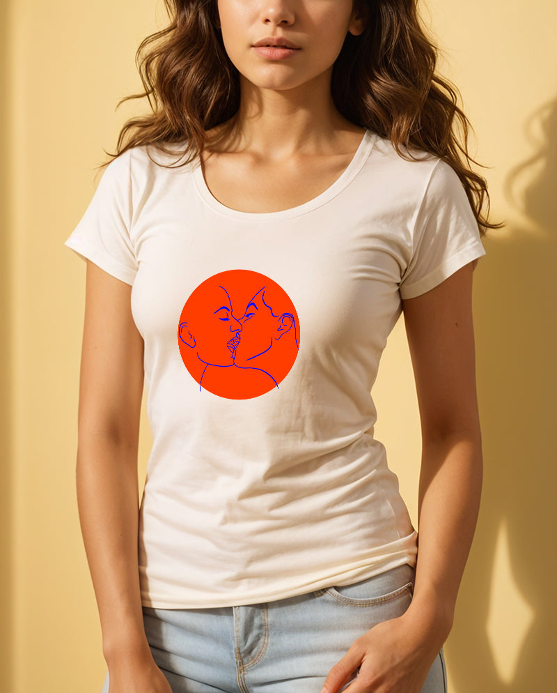 Dil Dile Değmeden Geniş Yaka Tişört