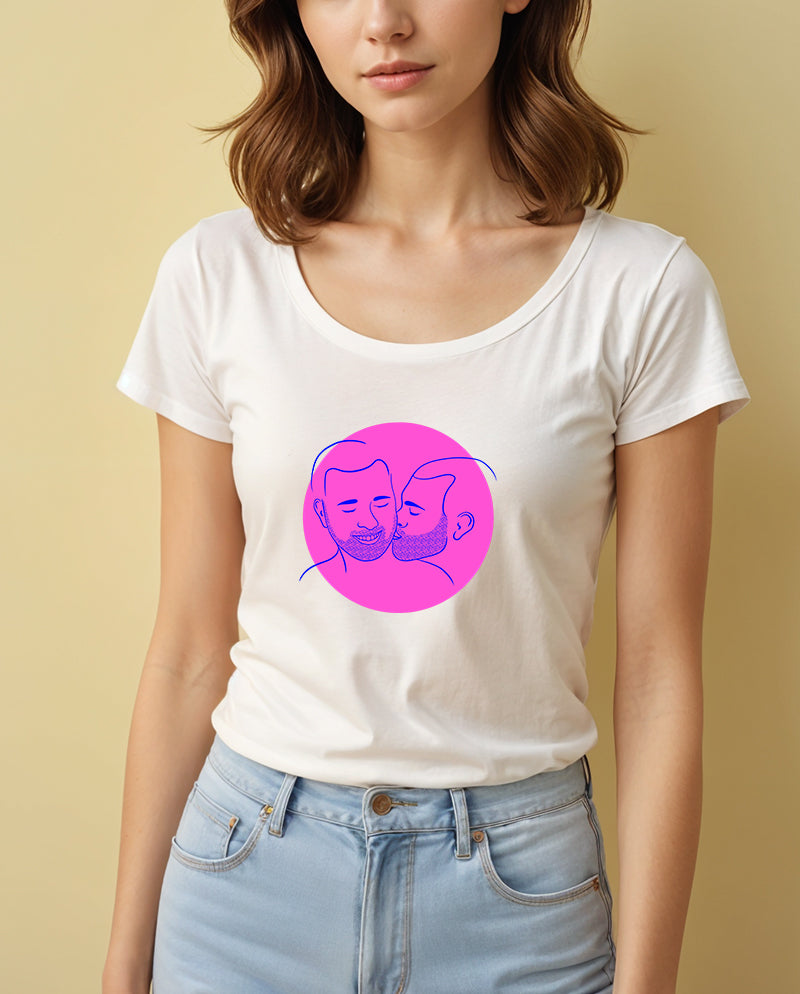 Love is love Geniş Yaka Tişört