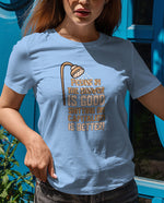 Sh*tting on capitalism Kadın Tişört